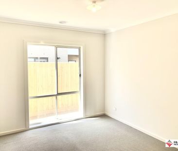 "Spacious 3 Bedroom Home" - Photo 2