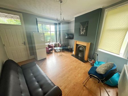1 bedroom in a house share to rent - Photo 4