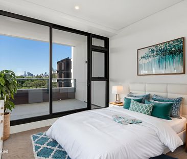 Luxury, Light & Panoramic City Views - A Penthouse-Style Sanctuary - Photo 3