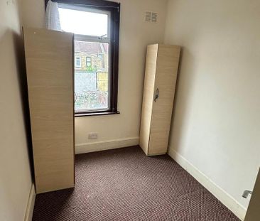 4 bedroom terraced house to rent - Photo 6