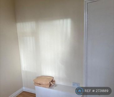 3 bedroom maisonette to rent - Photo 4