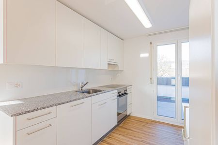 Renovierte Dachwohnung an ruhiger Lage mit traumhafter Aussicht! - Photo 3