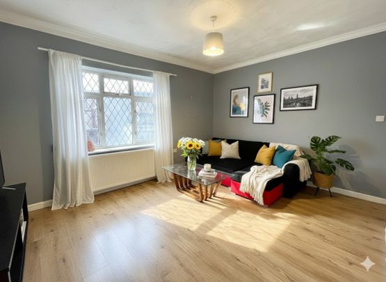 4 Bed Semi-Detached House, Brintons Road, SO14 - Photo 1