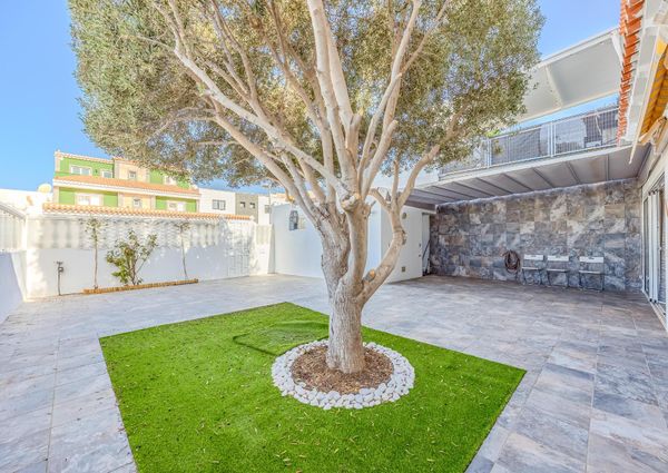 Spacious family home with 4 bedrooms, large terrace and garage in San Fernando.
