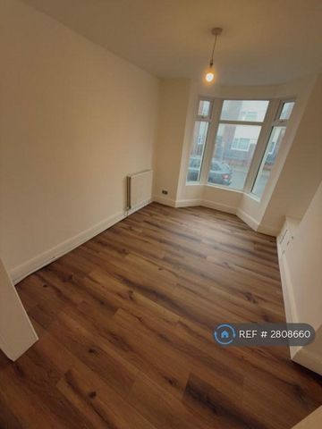 3 bedroom terraced house to rent - Photo 2