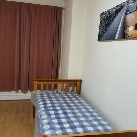 Room in a Shared House, Linden Road, LS11 - Photo 4