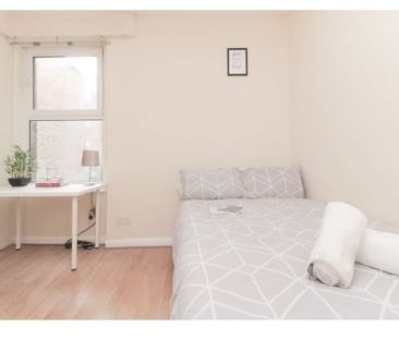 Room in a Shared Flat, Chatworth Gardens, W3 - Photo 3