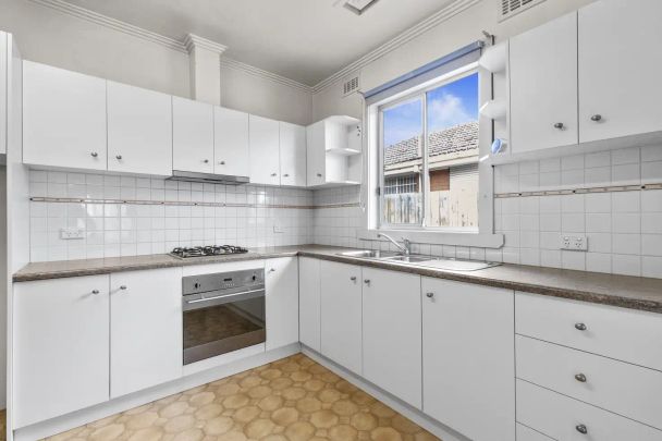 “Position Perfect!” - Photo 1