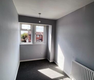 2 bedroom semi-detached house to rent - Photo 4