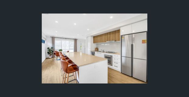 Stylish Townhouse in a Prime Craigieburn Location! - Photo 1