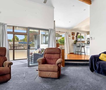 Charming Family Home - Photo 1