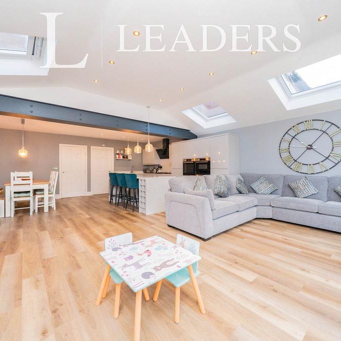 5 bedroom detached house to rent - Photo 1