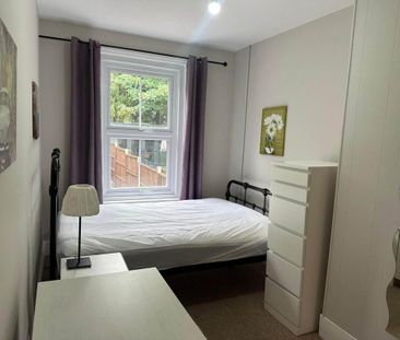 1 bedroom in a house share to rent - Photo 4