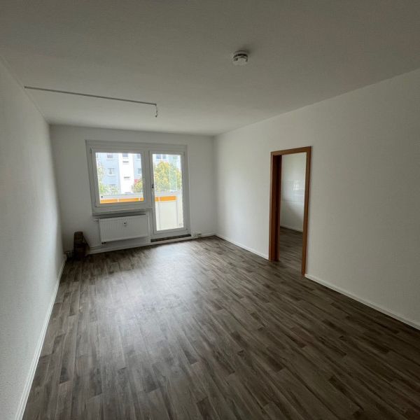 2 Zimmer, großer sonniger Balkon und Tageslichtküche - Photo 1