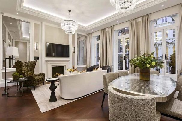 An elegant two-bedroom apartment within a newly refurbished building with two private balconies, located a few minutes walk from Kensington. - Photo 1
