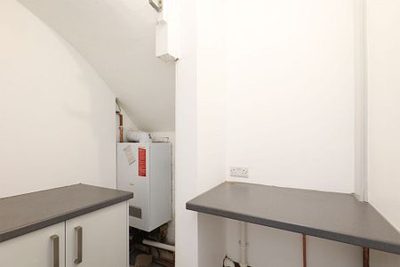 3 bedroom Terraced House to rent - Photo 3