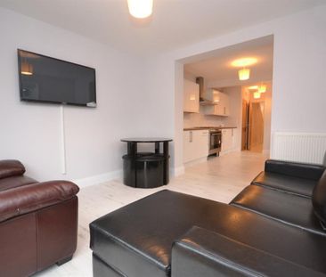 1 bedroom Flat To Let - Photo 2