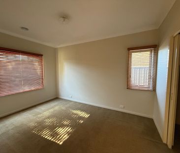 Charming 3-Bedroom East Facing Home in Burnside Heights - Photo 4