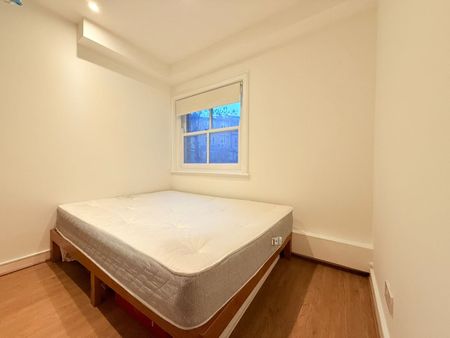 2 Bed Flat, Pembroke Road, W8 - Photo 2