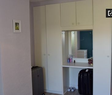 Huge room in 3-bedroom apartment in Tallaght, Dublin - Photo 1