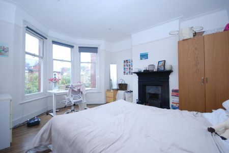 3 Bed Flat, Fieldhouse Road, SW12 - Photo 3