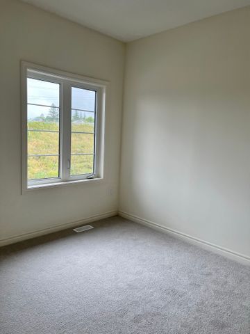 For Lease - 92 Ogston Crescent, Whitby, Ontario - Photo 3