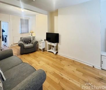 2 bedroom end of terrace house to rent - Photo 3