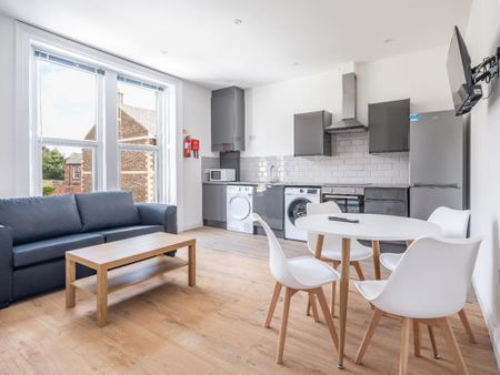 5 bedroom flat to rent - Photo 4