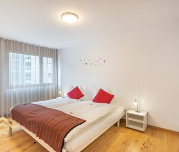 Bezugsbereit und gemütlich: Möblierte 2.5-Zimmer-Wohnung - Photo 3