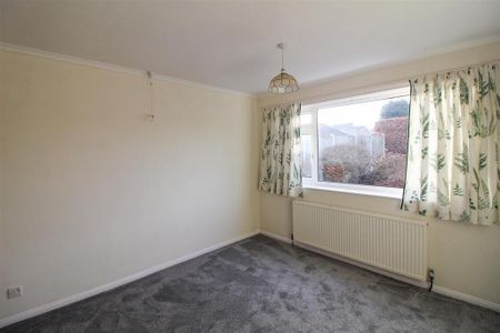 3 bedroom detached bungalow to rent - Photo 2