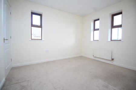 4 bedroom detached house to rent - Photo 3