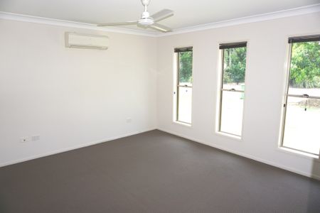 Spacious Family Home in Prime Location - 26 Duranbah Road, Blacks Beach - Photo 2