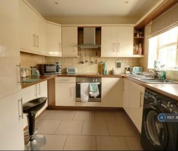 3 bedroom semi-detached house to rent - Photo 5