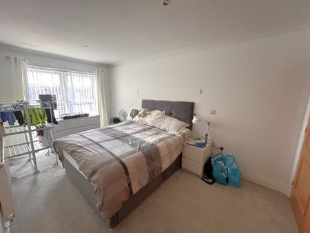 2 bedroom Second Floor Apartment to rent - Photo 3