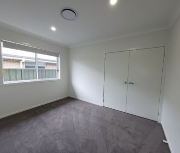 Spacious 4-Bedroom Home in the Endeavour Estate - Photo 4