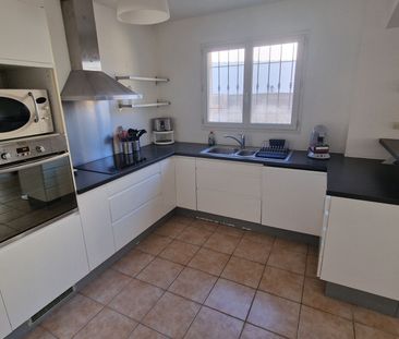 À LOUER VITROLLES GARE bail 1 an Villa meublée avec véranda, jardin... - Photo 2