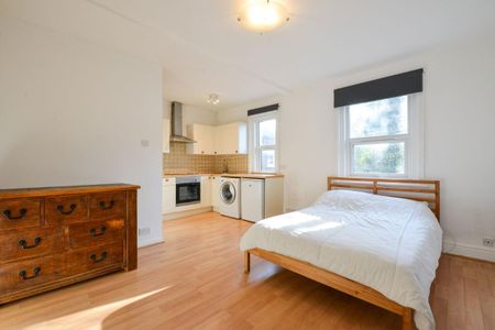 Studio flat to rent in York Road, Guildford, GU1 - Photo 4