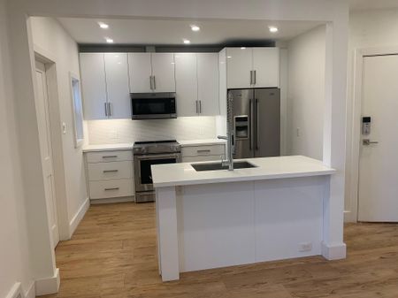 For Lease - 537 Runnymede Road Unit# 2nd Flr, Toronto, Ontario - Photo 3