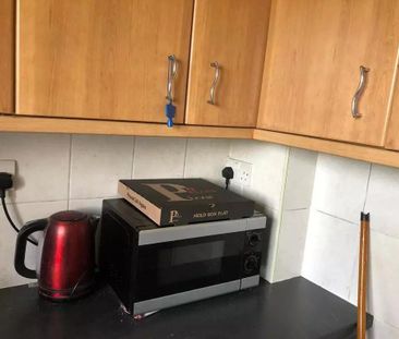 1 bedroom in a house share to rent - Photo 3