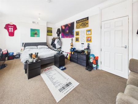 4 bedroom apartment to rent - Photo 3