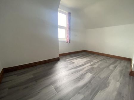 3 bedroom end of terrace house to rent - Photo 4