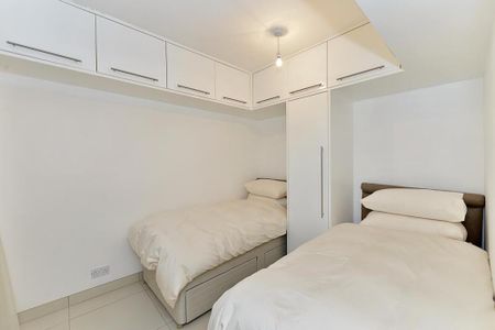 2 bedroom property to let - Photo 5