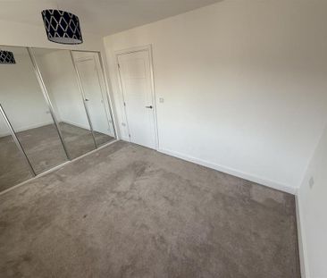 3 bedroom semi-detached house to rent - Photo 6