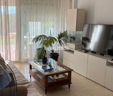 2 Bedroom Apartment For Rent in La Quinta, Málaga - Photo 1