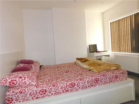 3 bedroom Maisonette to rent - Photo 3