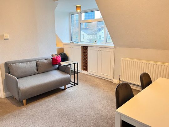 1 Bed Flat, Stile Hall Gardens, W4 - Photo 1