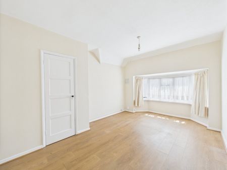 Station Crescent, Ashford, Middlesex,TW15 - Photo 3