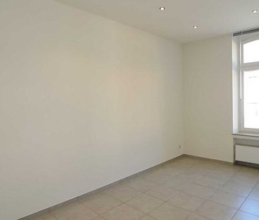 Ideal für eine Familie – Renovierte 4-Zimmer Wohnung mit Einbauküche und TG, Trier-Innenstadt - Photo 5