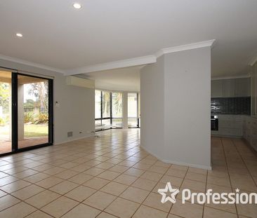 Elegant Double-Storey Home in Prestigious Pelican Point! - Photo 3