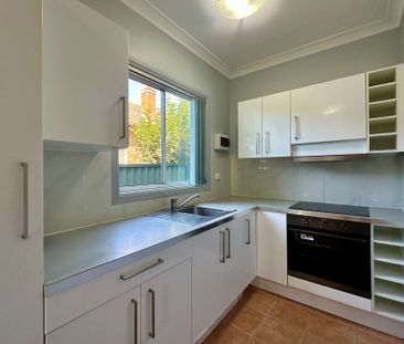 Flat/8 Coleborne Avenue, Mortdale NSW 2223 - Photo 1